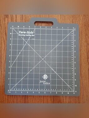 June Tailor Turn-Style Rotating Cutting Mat
